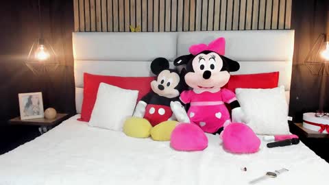 Nicolle Ruselle   Hello my lovely  schedule for great fun from  630 am and end 800 pm Colombian time I wait for you online show from 03.11.25