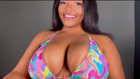 Snapshot of maybabi chatting on 01.28.25 MayBabi online show from 01.28.25