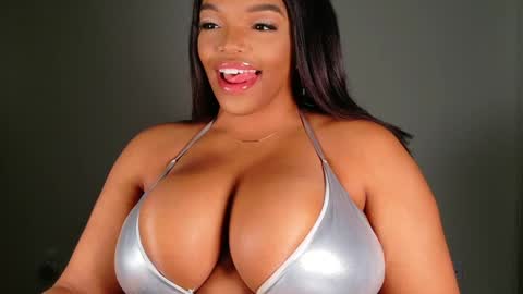 Snapshot of maybabi chatting on 02.12.25 MayBabi online show from 02.12.25