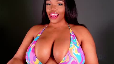 Snapshot of maybabi chatting on 02.13.25 MayBabi online show from 02.13.25