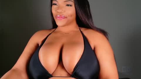 Snapshot of maybabi chatting on 02.15.25 MayBabi online show from 02.15.25