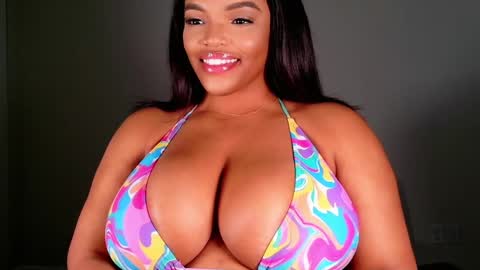 Snapshot of maybabi chatting on 02.19.25 MayBabi online show from 02.19.25