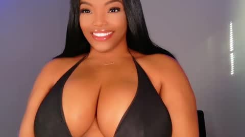 Snapshot of maybabi chatting on 09.18.25 MayBabi online show from 09.18.25