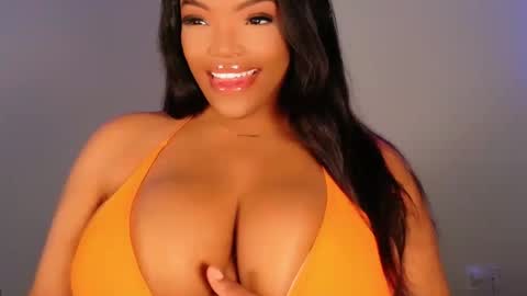 Snapshot of maybabi chatting on 11.22.25 MayBabi online show from 11.22.25