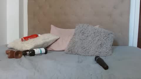 Snapshot of maydivaxox chatting on 11.09.25 MAYA online show from 11.09.25