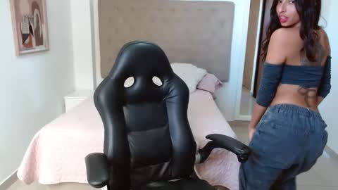 Snapshot of maydivaxox chatting on 01.07.26 MAYA online show from 01.07.26