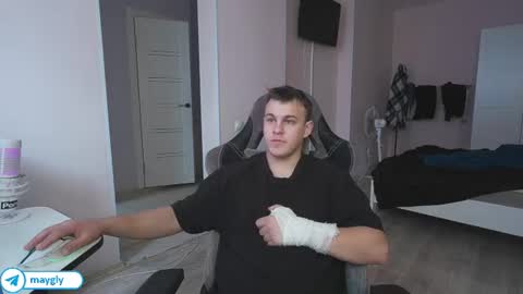 Snapshot of maygly chatting on 06.18.26 Slava and Alextatto online show from 06.18.26
