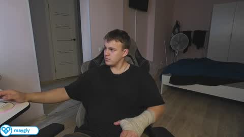 Snapshot of maygly chatting on 06.24.26 Slava and Alextatto online show from 06.24.26