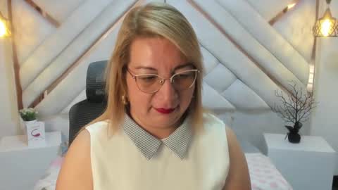 Mailyn online show from 03.11.25