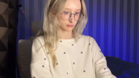 Snapshot of mayvi_cold chatting on 02.20.25 mayvi_cold online show from 02.20.25