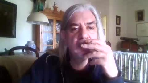 Snapshot of mc_manu chatting on 12.25.24 Manu online show from 12.25.24