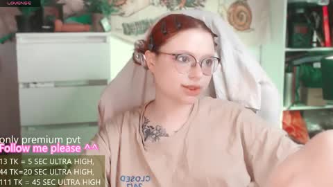 Snapshot of me_hanna chatting on 04.05.26 Hanna online show from 04.05.26