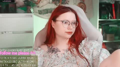 Snapshot of me_hanna chatting on 04.07.26 Hanna online show from 04.07.26