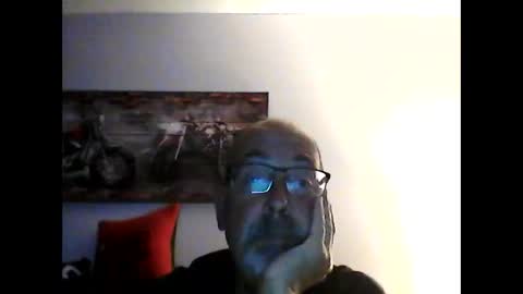 Snapshot of meathome3 chatting on 11.12.25 me at home online show from 11.12.25