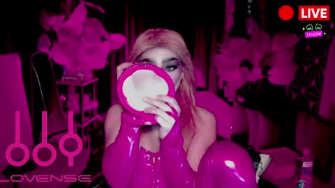 Snapshot of medusaprey chatting on 04.21.26 THE QUEEN ALPHA Queen Medusa Prey online show from 04.21.26