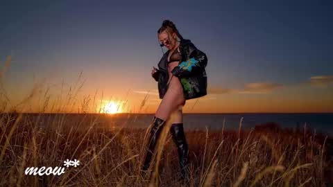 Snapshot of meeeeeow08 chatting on 09.15.25 Sweet Meow nonude online show from 09.15.25