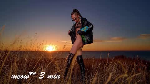 Snapshot of meeeeeow08 chatting on 09.19.25 Sweet Meow nonude online show from 09.19.25