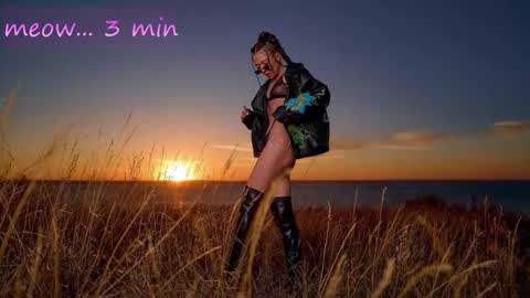 Snapshot of meeeeeow08 chatting on 10.27.25 Sweet Meow nonude online show from 10.27.25