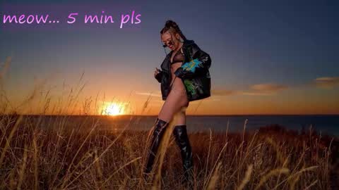 Snapshot of meeeeeow08 chatting on 11.03.25 Sweet Meow nonude online show from 11.03.25