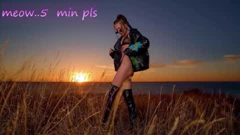 Snapshot of meeeeeow08 chatting on 11.10.25 Sweet Meow nonude online show from 11.10.25