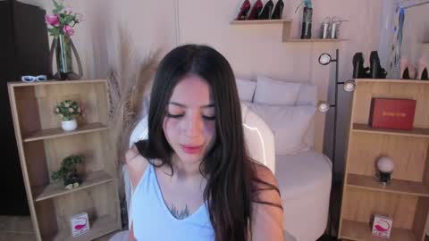 Snapshot of meelanny_ds chatting on 01.10.25 online show from 01.10.25