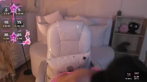 Snapshot of meelanny_ds chatting on 03.06.25 online show from 03.06.25