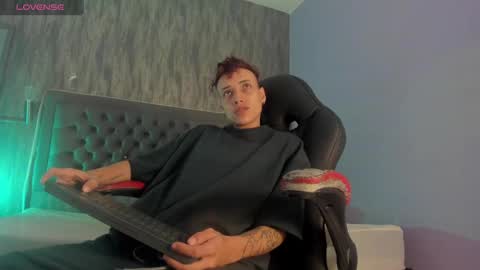 Snapshot of megan_and_clohe chatting on 01.26.25 M E G A N online show from 01.26.25