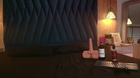 M E G A N  online show from 06.09.26