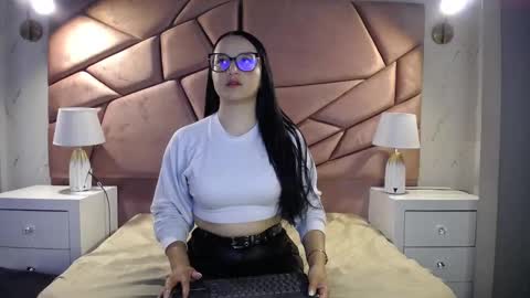 Megan3 online show from 10.10.25