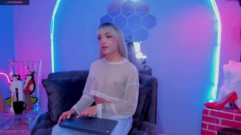 megan do santos online show from 01.06.25