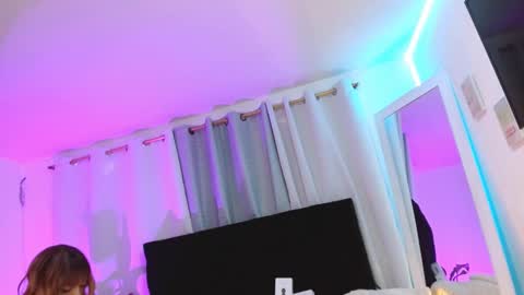 megan do santos online show from 09.12.25