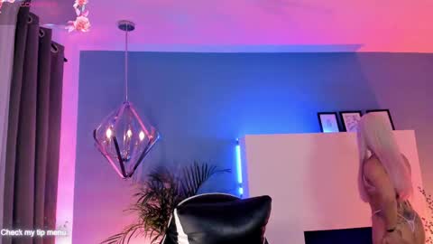 Snapshot of megan_inked_ chatting on 09.26.25 online show from 09.26.25