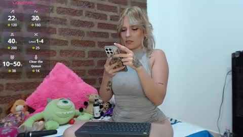 Snapshot of megancolins1 chatting on 09.29.25 ---Megan--- online show from 09.29.25