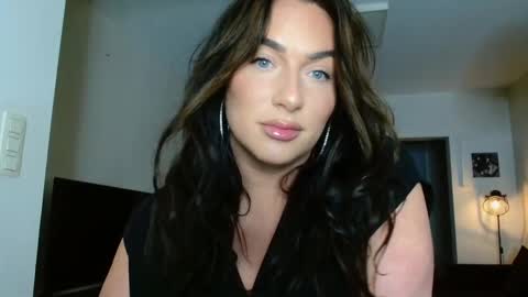 Snapshot of megancox_official chatting on 01.12.25 Megan Cox online show from 01.12.25