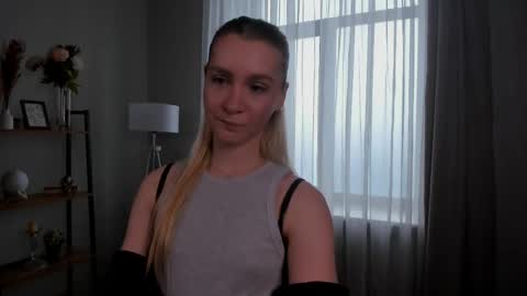 Snapshot of meganhenns chatting on 04.19.26 Elly online show from 04.19.26