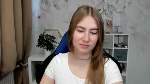 Snapshot of meganx_candy chatting on 05.08.26 Megan online show from 05.08.26
