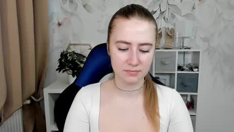 Snapshot of meganx_candy chatting on 05.15.26 Megan online show from 05.15.26