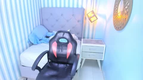 Snapshot of meganzarick chatting on 02.14.25 M E G A N online show from 02.14.25