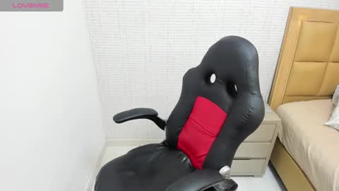 Snapshot of meganzarick chatting on 09.22.25 M E G A N online show from 09.22.25