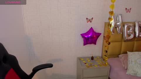 Snapshot of meganzarick chatting on 09.30.25 M E G A N online show from 09.30.25