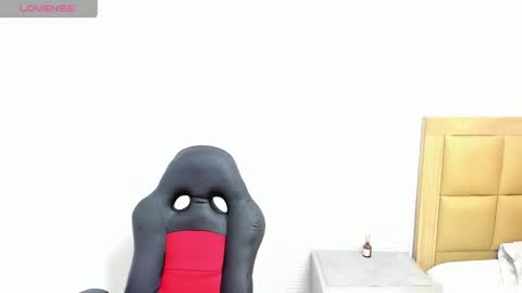 Snapshot of meganzarick chatting on 10.01.25 M E G A N online show from 10.01.25