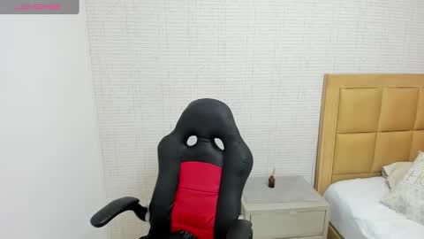 Snapshot of meganzarick chatting on 10.04.25 M E G A N online show from 10.04.25