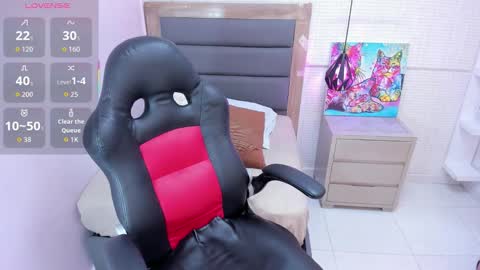 Snapshot of meganzarick chatting on 10.24.25 M E G A N online show from 10.24.25