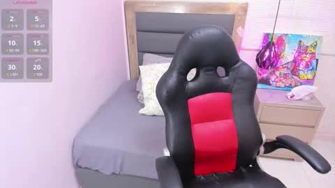 Snapshot of meganzarick chatting on 11.06.25 M E G A N online show from 11.06.25