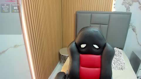 Snapshot of meganzarick chatting on 11.11.25 M E G A N online show from 11.11.25