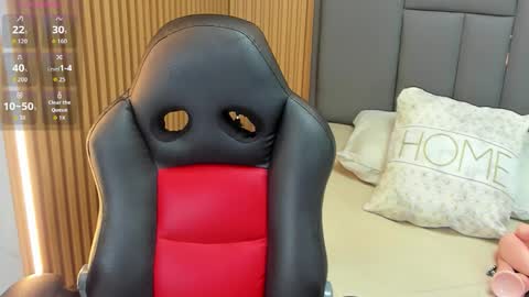 Snapshot of meganzarick chatting on 11.14.25 M E G A N online show from 11.14.25