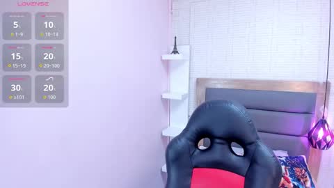 Snapshot of meganzarick chatting on 12.22.25 M E G A N online show from 12.22.25