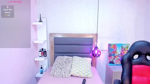 Snapshot of meganzarick chatting on 01.10.26 M E G A N online show from 01.10.26