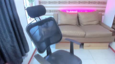 Snapshot of meggan_07 chatting on 12.21.24 meggan online show from 12.21.24