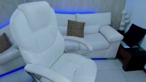 Snapshot of meggan_07 chatting on 01.09.25 meggan online show from 01.09.25